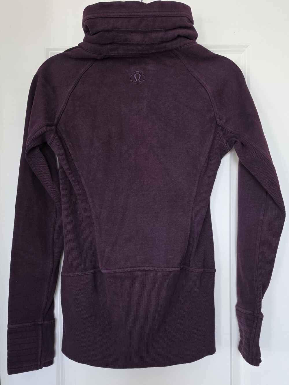 Lululemon Jacket Womens 6 Plum Zip Up Funnel Neck Thumbhole Athleisure Outdoor - Picture 3 of 14